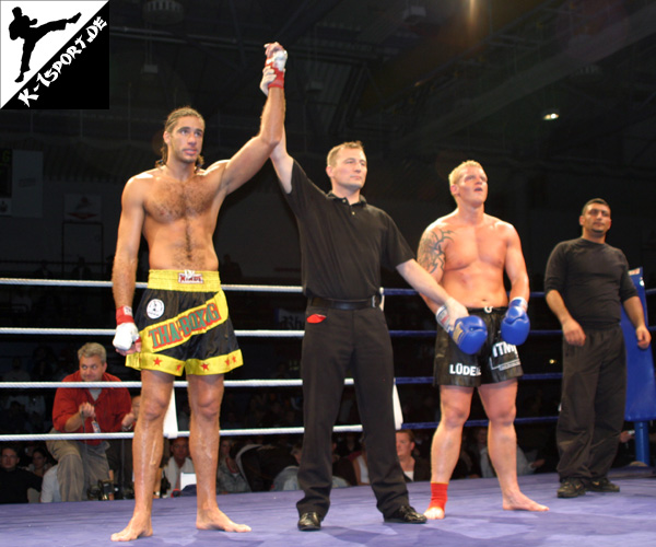 Vukota Mirkovic gewinnt das Finale (Vukota Mirkovic, Christian Lüdeke) (K-1 Germany Grand Prix 2005 in Koblenz)