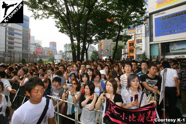 Fans at the Press Conference  (K-1 World Max 2006 World Tournament Final)