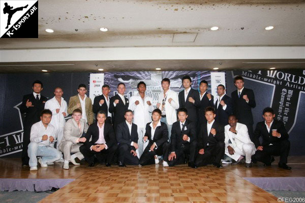 Pressekonferenz (Genki Sudo, Kazuya Yasuhiro, Mike Zambidis, Artur Kyshenko, Drago, Fahrid Khider, Albert Kraus, Andy Souwer, Virgil Kalakoda, Buakaw Por.Pramuk, Satoruvashicoba, Taishin Kohiruimaki, Hiroki Shishido, Yoshihiro Sato, Hiroyuki Maeda, Hayato, Ian Schaffa, Andy Ologun, Naoki Samukawa, Tatsuji) (K-1 World Max 2006 Champions' Challenge)