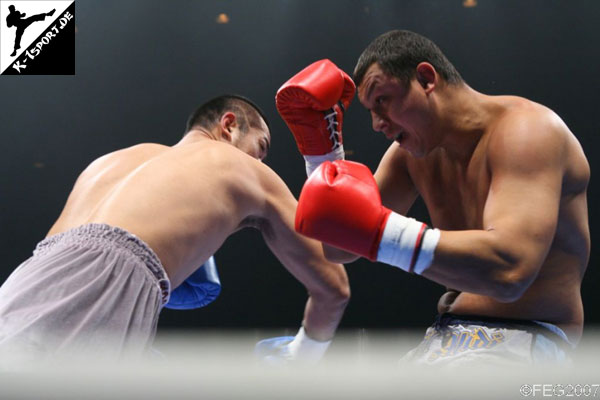  Mitsugu Noda, Cyril Abidi (K-1 World Grand Prix 2007 in Yokohama)