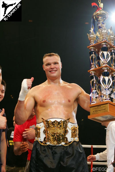 The new K-1 Super-Heavyweight-Champion Semmy Schilt (Semmy Schilt) (K-1 World Grand Prix 2007 in Yokohama)