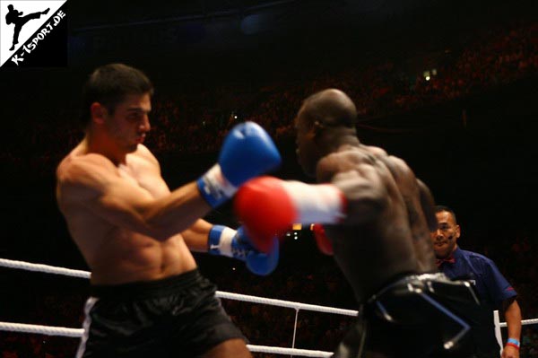  Ruslan Karaev, Melvin Manhoef (K-1 World Grand Prix 2007 in Amsterdam)