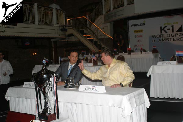 Pressekonferenz, Sadaharu Tanikawa und Simon Rutz  (K-1 World Grand Prix 2007 in Amsterdam)