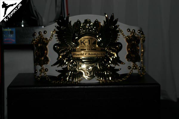 Der K-1 Super-Schwergewichts-Gürtel  (K-1 World Grand Prix 2007 in Amsterdam)