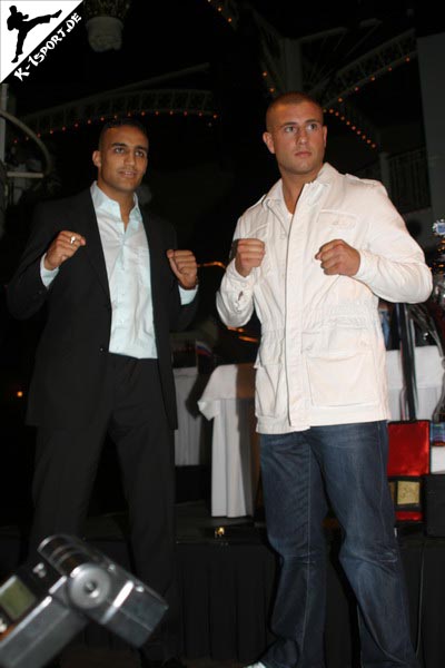 Pressekonferenz (Mourad Bouzidi, Gokhan Saki) (K-1 World Grand Prix 2007 in Amsterdam)