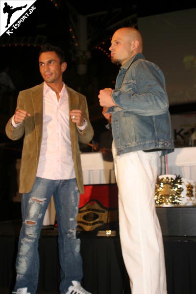 Pressekonferenz (Murat Direkci, Joeri Mes) (K-1 World Grand Prix 2007 in Amsterdam)