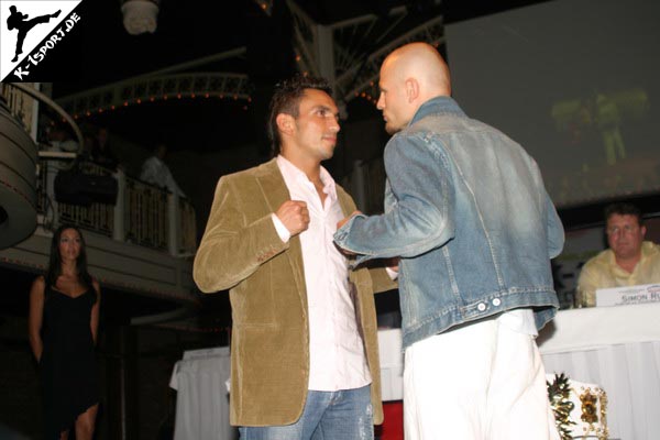 Pressekonferenz (Murat Direkci, Joeri Mes) (K-1 World Grand Prix 2007 in Amsterdam)