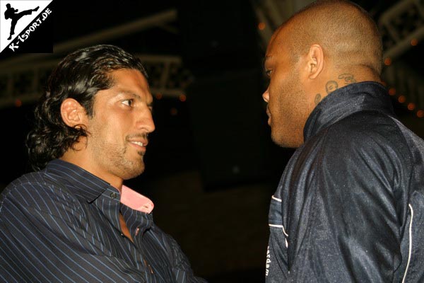 Pressekonferenz (Hakim Gouram, Gilbert Yvel) (K-1 World Grand Prix 2007 in Amsterdam)