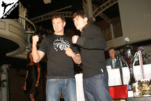 Pressekonferenz (Maksim Neledva, Magomed Magomedov) (K-1 World Grand Prix 2007 in Amsterdam)
