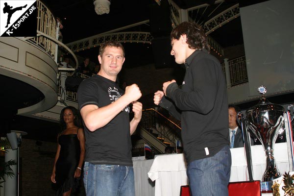 Pressekonferenz (Maksim Neledva, Magomed Magomedov) (K-1 World Grand Prix 2007 in Amsterdam)