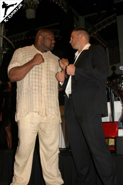 Pressekonferenz (Bob Sapp, Peter Aerts) (K-1 World Grand Prix 2007 in Amsterdam)