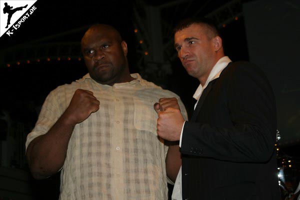 Pressekonferenz (Bob Sapp, Peter Aerts) (K-1 World Grand Prix 2007 in Amsterdam)