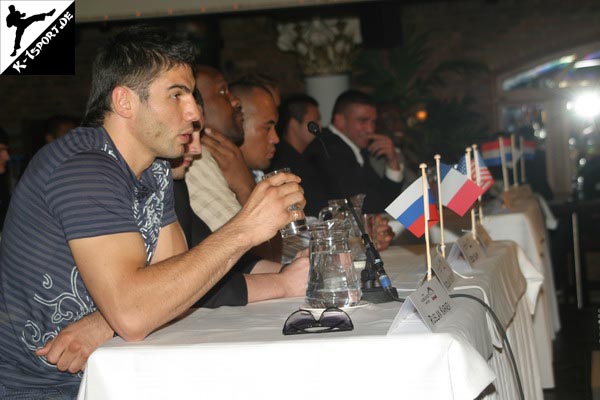 Pressekonferenz (Ruslan Karaev, Bob Sapp, Mighty Mo, Peter Aerts) (K-1 World Grand Prix 2007 in Amsterdam)