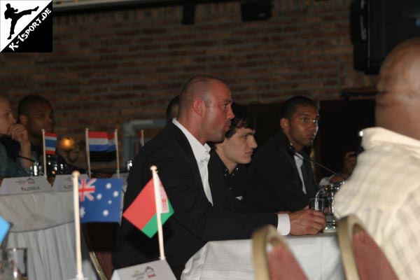 Pressekonferenz (Joeri Mes, Gilbert Yvel, Bjorn Bregy, Magomed Magomedov, James Phillips, Bob Sapp) (K-1 World Grand Prix 2007 in Amsterdam)