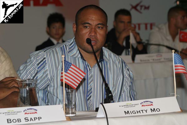 Pressekonferenz (Hiroya, Mighty Mo, Sahin Yakut, Gokhan Saki) (K-1 World Grand Prix 2007 in Amsterdam)