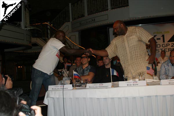 Pressekonferenz (Ernesto Hoost, Ruslan Karaev, Nicolas Vermont, Bob Sapp) (K-1 World Grand Prix 2007 in Amsterdam)