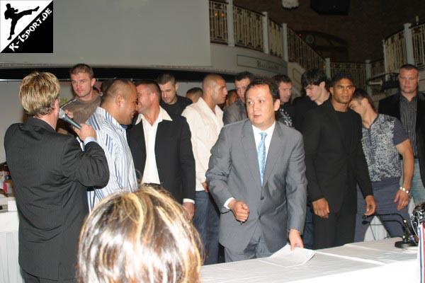 Press Conference (Paul Slowinski, Mighty Mo, Peter Aerts, Nicolas Vermont, Gokhan Saki, Zabit Samedov, Maksim Neledva, Magomed Magomedov, Alistair Overeem, Ruslan Karaev, Semmy Schilt) (K-1 World Grand Prix 2007 in Amsterdam)