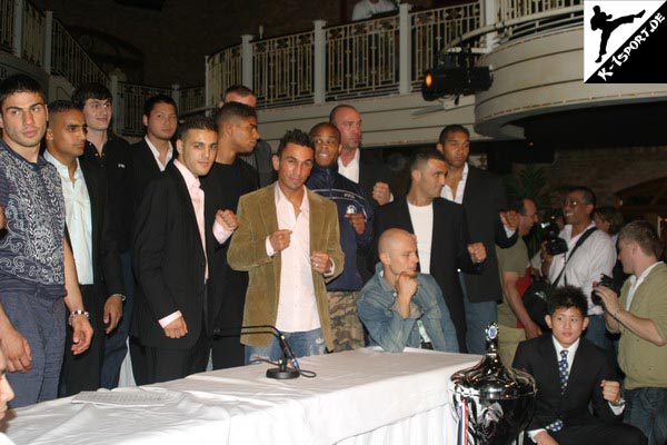 Pressekonferenz (Ruslan Karaev, Mourad Bouzidi, Magomed Magomedov, Junichi Sawayashiki, Tarik El Idrissi, Alistair Overeem, Murat Direkci, Gilbert Yvel, Bjorn Bregy, Joeri Mes, Sahin Yakut, James Phillips, Hiroya) (K-1 World Grand Prix 2007 in Amsterdam)