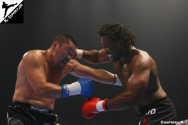  Hiromi Amada, Freddy Kemayo (K-1 World Grand Prix 2006 in Sapporo)