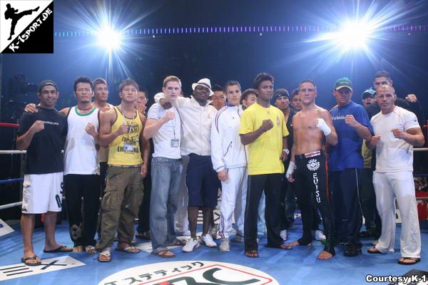 All Fighters Post Event (Ian Schaffa, Genki Sudo, Yuya Yamamoto, Satoruvashicoba, Tatsuji, Artur Kyshenko, Andy Ologun, Hiroyuki Maeda, Fahrid Khider, Kazuya Yasuhiro, Buakaw Por.Pramuk, Drago, Hayato, Andy Souwer, Albert Kraus, Virgil Kalakoda, Mike Zambidis) (K-1 World Max 2006 Champions' Challenge)