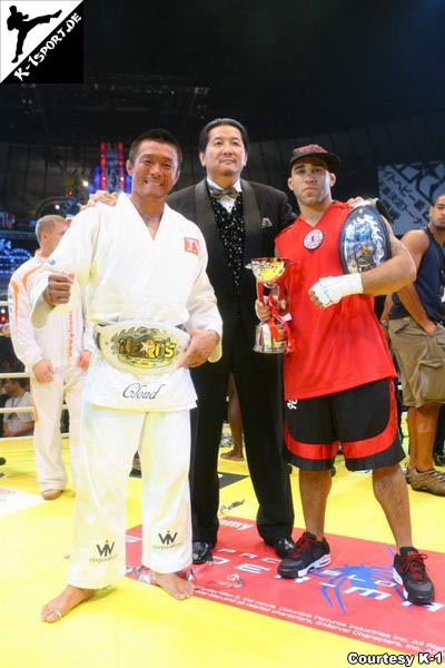 Die neuen Champions nach der Veranstaltung (Yoshihiro Akiyama, J.Z. Calvan) (Hero's 7 - Middle & Light Heavy Weight World Championship Tournament FINAL)