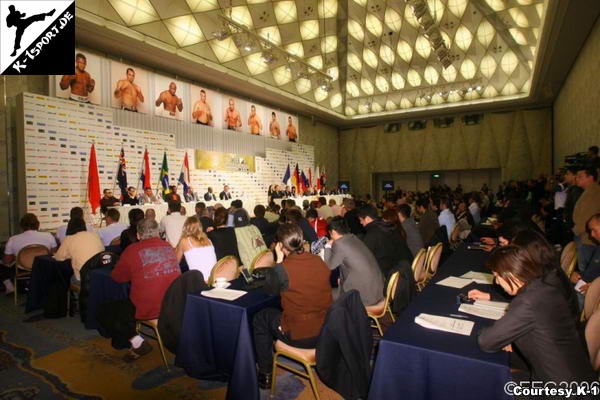 Pressekonferenz  (K-1 WORLD GRAND PRIX 2006 FINAL)