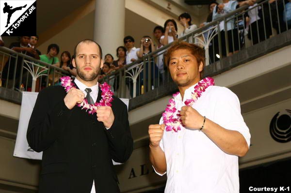 Pressekonferenz (Alexander Pitchkounov, Tatsufumi Tomihira) (K-1 World Grand Prix 2007 in Hawaii)