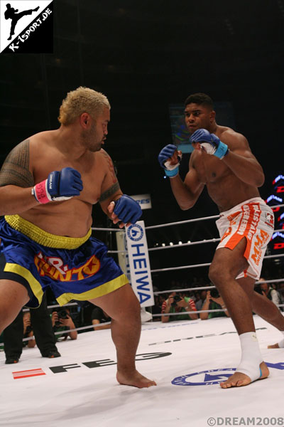 Mark Hunt vs. Alistair Overeem