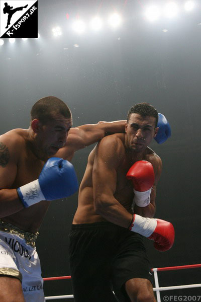  Doug Viney, Badr Hari (K-1 World Grand Prix 2007 Final Elimination)